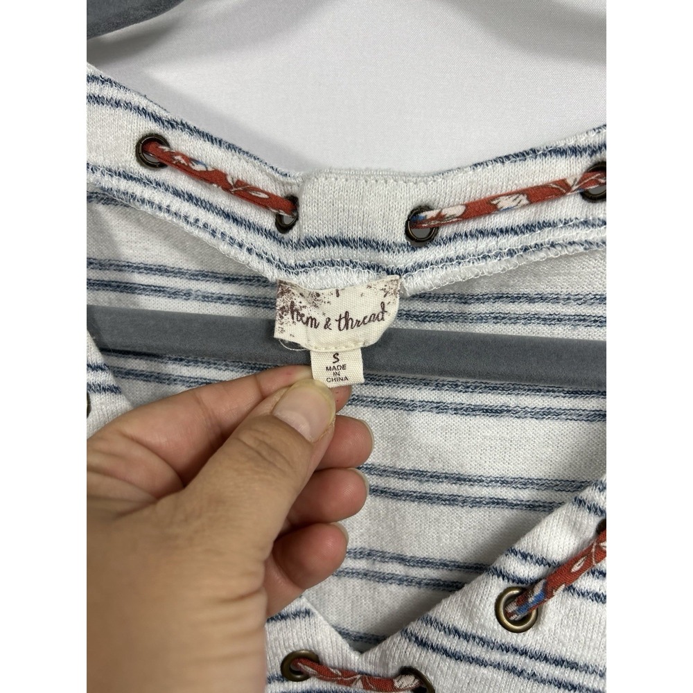 Hem & Thread Women's Top Sz S Striped Navy Nautical Lightweight Basic Summer Top - Picture 3 of 8